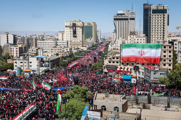 File:تشییع در مشهد.jpg