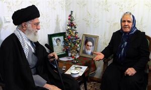 مقام معظم رهبری در منزل زوریک مرادیان.jpg