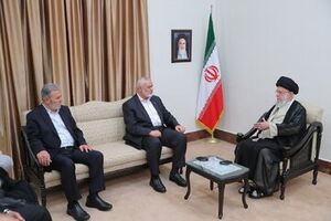 اسماعیل هنیه در دیدار با امام خامنه ای.jpg