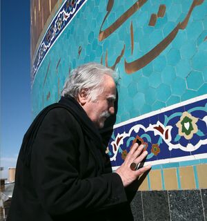 سر بر گنبد حضرت معصومه.jpg